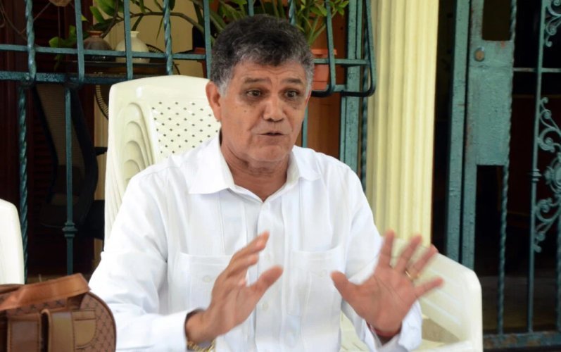 Alcalde de Santo Domingo Oeste pide detener a quienes lancen basura en espacios públicos