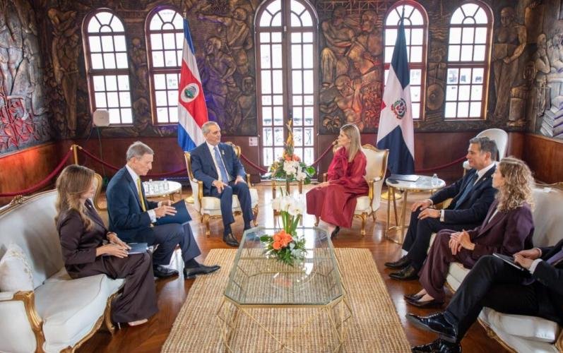 Abinader y presidenta electa de Costa Rica abordan cooperación y relaciones bilaterales