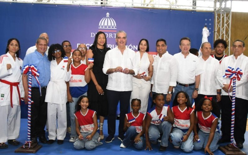 Abinader entrega remozado Club Los Cachorros en Cristo Rey tras inversión de RD$54 millones