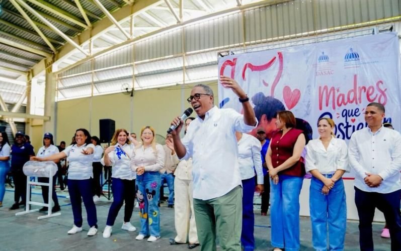 Jornada “Madres que Sostienen” beneficia a más de 10 mil mujeres en varias provincias