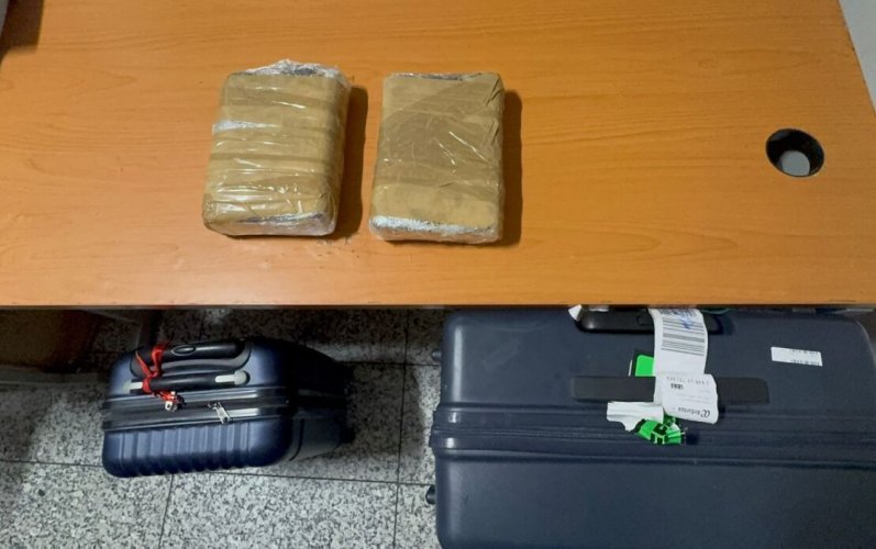 DNCD ocupa dos paquetes de presunta cocaína en el AILA y arresta a mujer