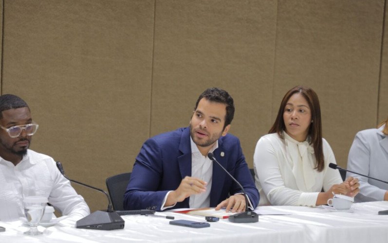 Diputado Vicente Sánchez encabeza encuentro sobre innovación y tecnología