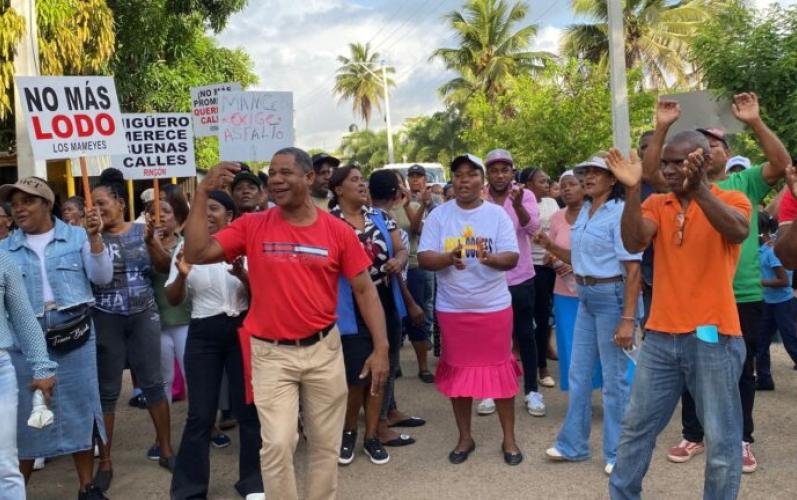 Comunidades de El Higüero paralizan actividades en demanda de calles y servicios básicos