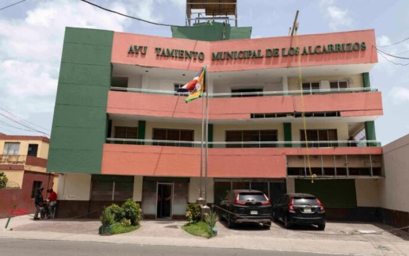 Ayuntamiento de Los Alcarrizos clausura hotel cabaña por operar de manera irregular