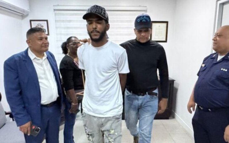 Se entrega hombre buscado por tentativa de homicidio en Santiago Oeste
