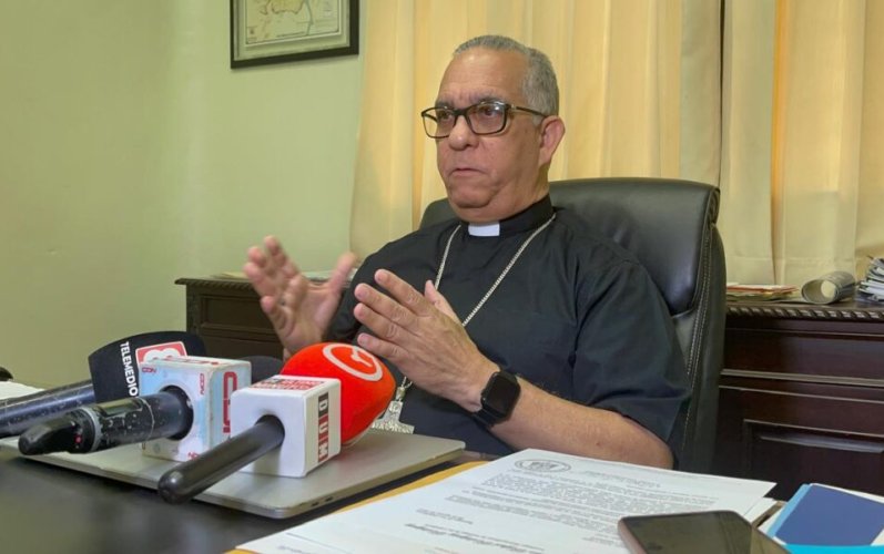 Arzobispo de Santiago llama a fortalecer valores familiares ante aumento de feminicidios