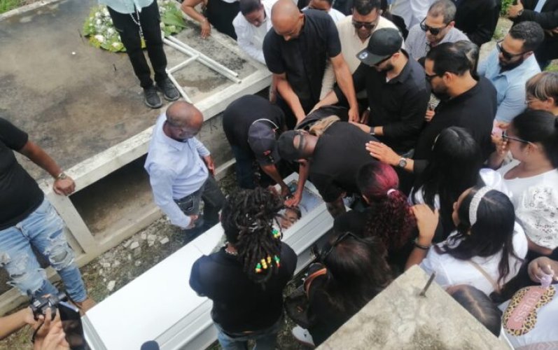 Dan último adiós a Esmeralda Moronta tras feminicidio en Santo Domingo Este