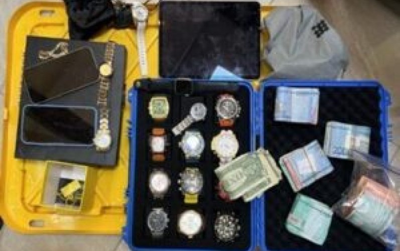 Policía captura a dos presuntos implicados en asalto armado ocurrido en Hainamosa