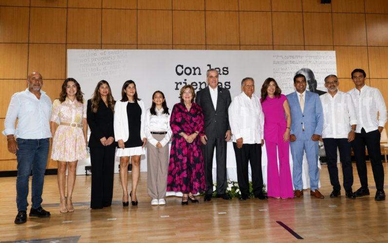 Juan Bolívar Díaz presenta libro autobiográfico “Con las riendas tensas”