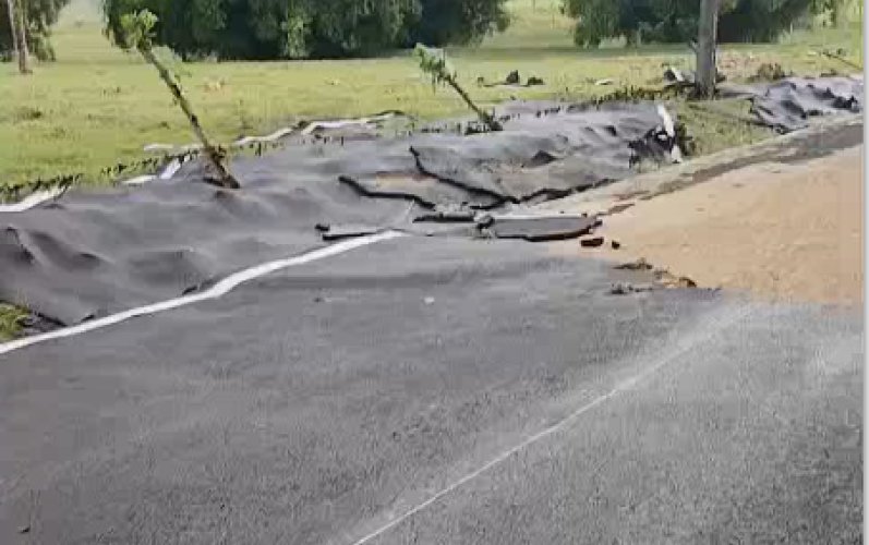 Fuertes lluvias provocan inundaciones, daños viales y comunidades incomunicadas