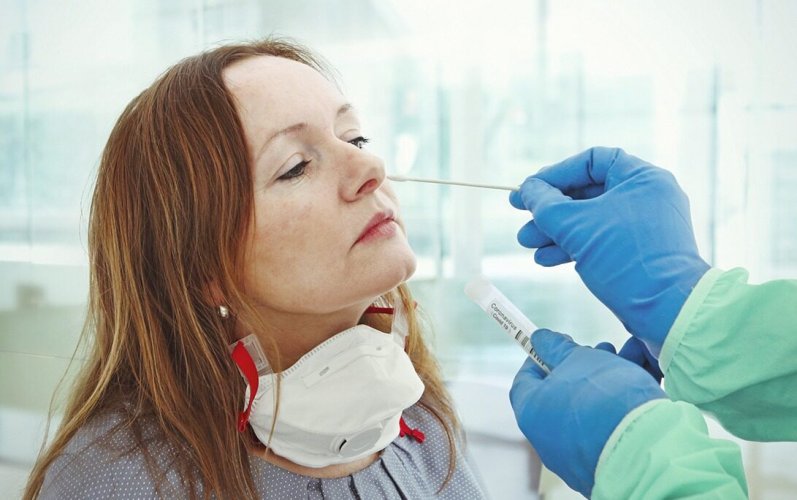Neumólogos alertan aumento de casos de COVID-19 y llaman a reforzar medidas preventivas
