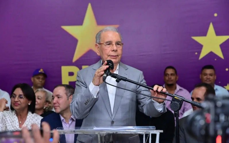 Danilo Medina cuestiona prohibición de divulgar encuestas electorales