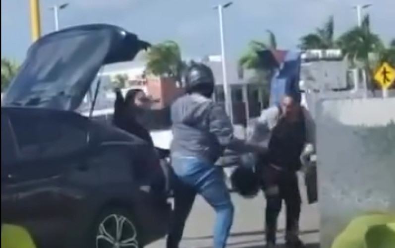 Nueva denuncia de agresión de motociclista a mujer genera indignación en Santo Domingo Este