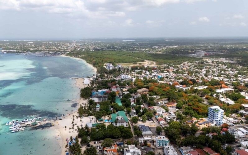 Gobierno declara de utilidad pública terrenos en Boca Chica para ampliar la autopista Las Américas
