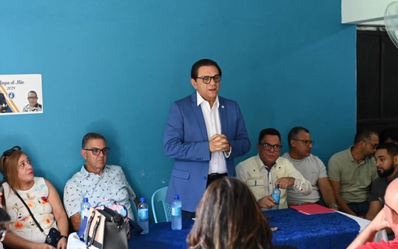 Daniel Rivera inicia consultas municipales en la Sierra de Santiago para dar seguimiento a obras y proyectos
