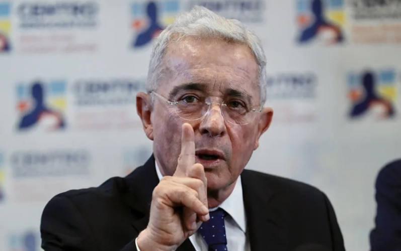 Álvaro Uribe reconoce derrota en consulta interna y anuncia respaldo a Abelardo de la Espriella