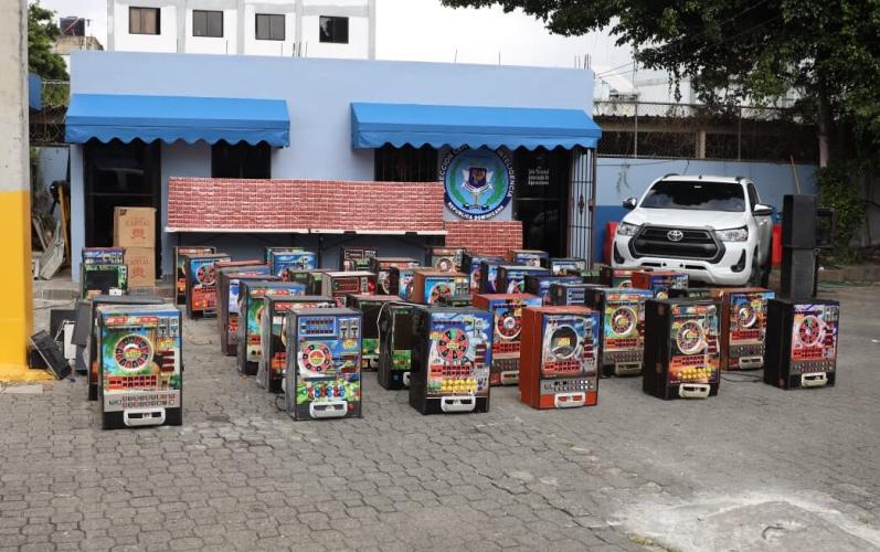 Ocupan más de 329 mil cigarrillos de contrabando y retienen 52 tragamonedas en operativos