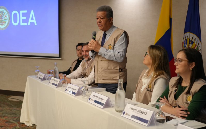 Leonel Fernández destaca participación y civismo en elecciones presidenciales de Colombia