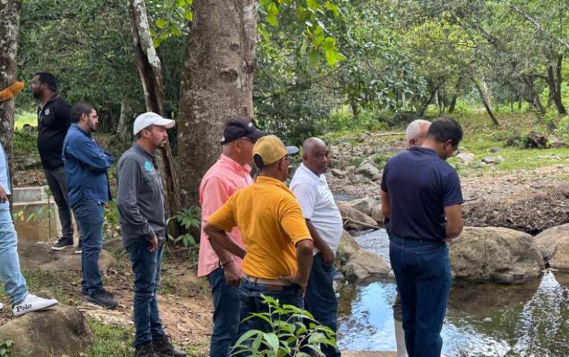 Director de CORAMON supervisa avances del nuevo acueducto y tanque de almacenamiento de Villa Sonador