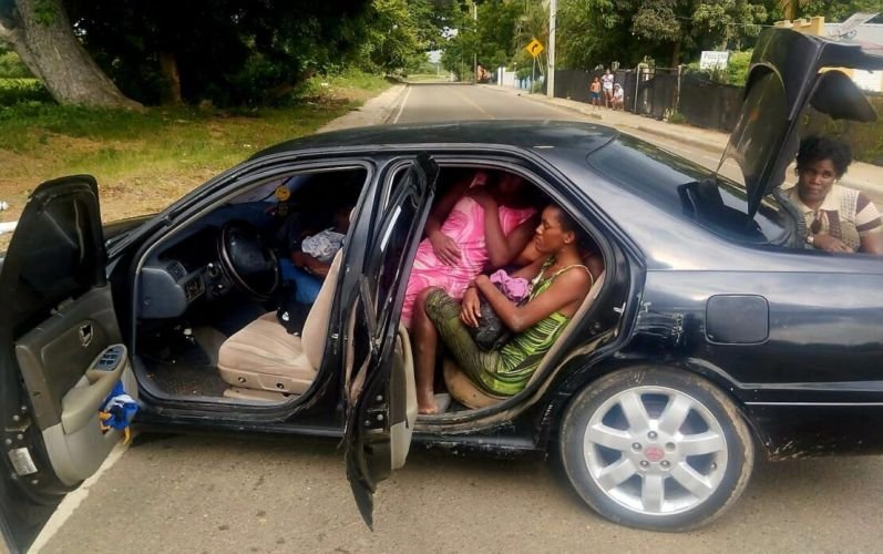 Conductor emprende la huida tras transportar 14 haitianos ilegales en Guayubín