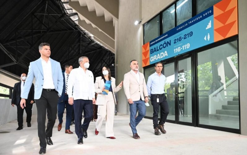 Leonardo Aguilera supervisa avances de remodelación de la Arena Banreservas Virgilio Travieso Soto