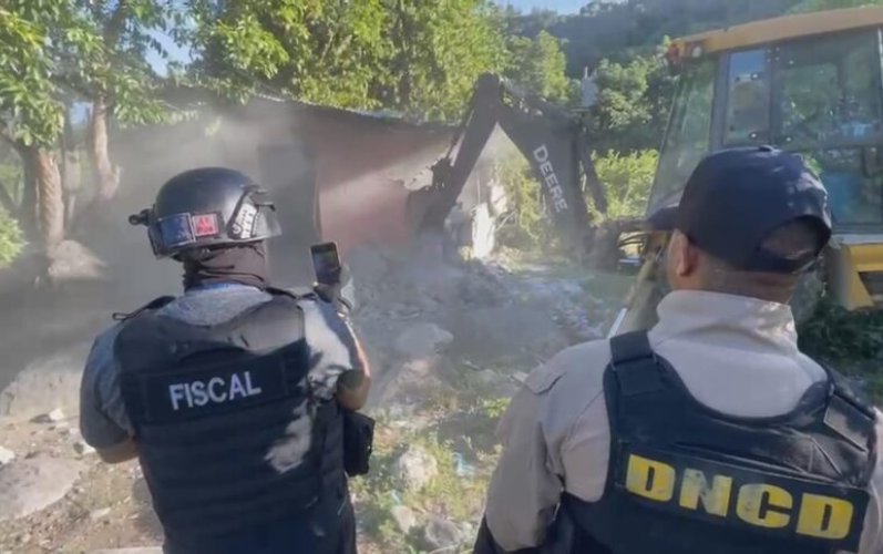 Derriban vivienda usada para microtráfico en Guayabal