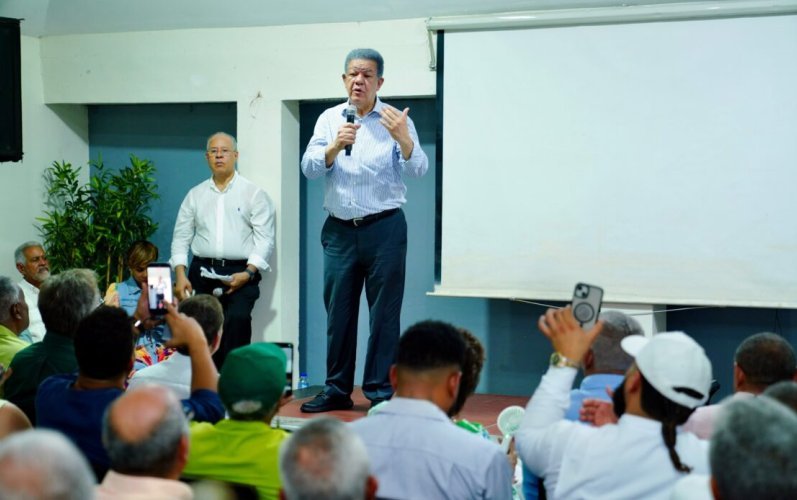 Leonel exige al Gobierno bajar la gasolina porque el petróleo volvió a US$70 el barril