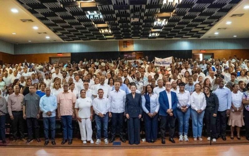 Carolina integra más de 1,500 maestros a su proyecto presidencial en el PRM