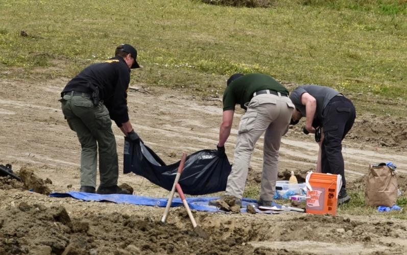 Hallan más de un centenar de perros muertos en refugio de animales en California