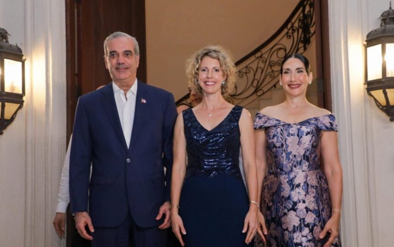 Abinader participa en la Fiesta Nacional de Francia y reafirma lazos bilaterales