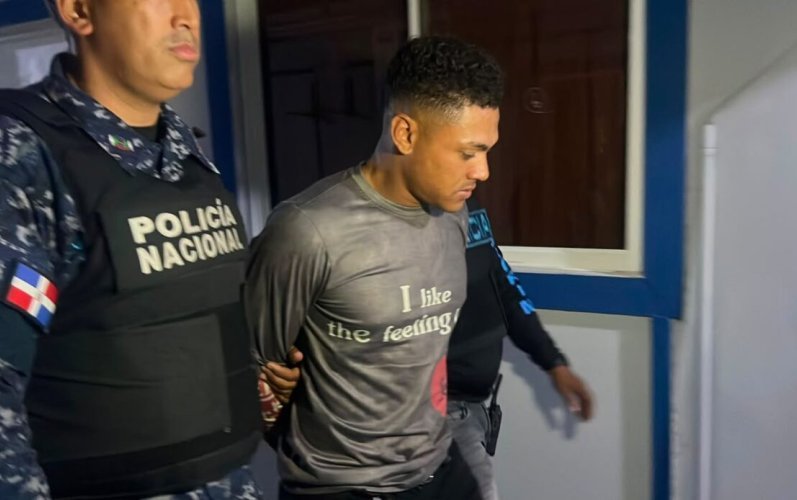Se entrega principal sospechoso del asesinato de adolescente en Santiago