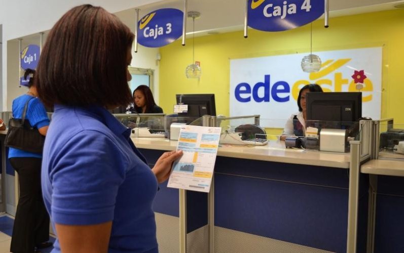Usuarios denuncian alzas en las facturas eléctricas pese a reducir su consumo