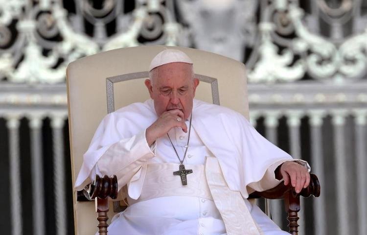 El Papa Francisco se encuentra en buen estado, sin fiebre, y muestra mejoría en su situación respiratoria