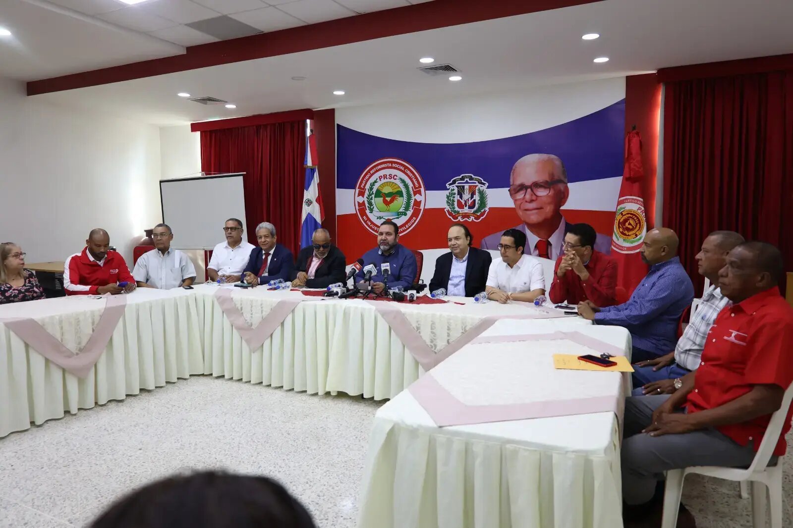 El Presidente Luis Abinader Inicia Campaña Oficial con Acto Multitudinario del PRSC